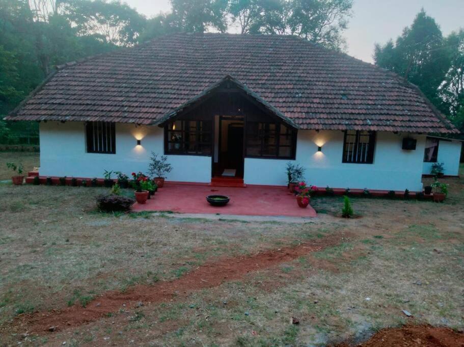 A Quaint Cottage With Rajah'S Seat View. Madikeri Zewnętrze zdjęcie