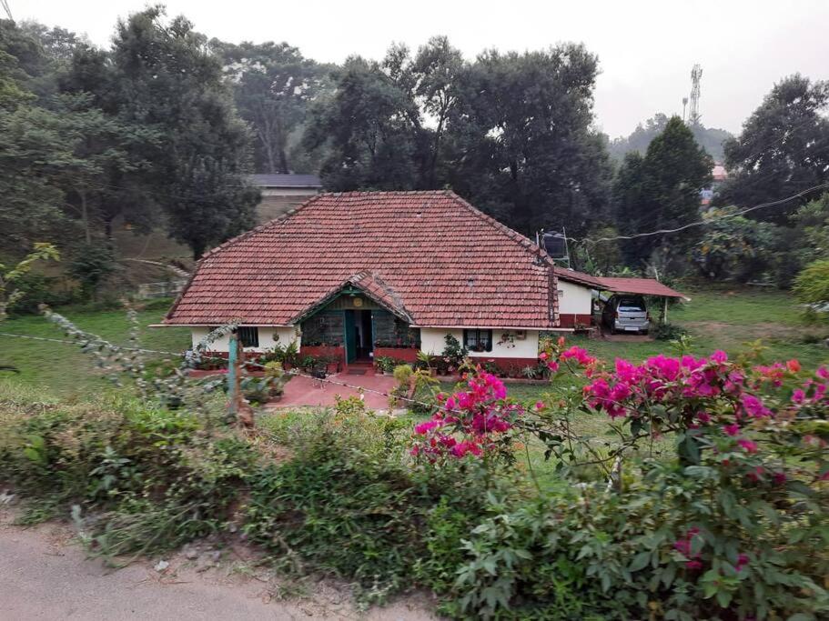 A Quaint Cottage With Rajah'S Seat View. Madikeri Zewnętrze zdjęcie